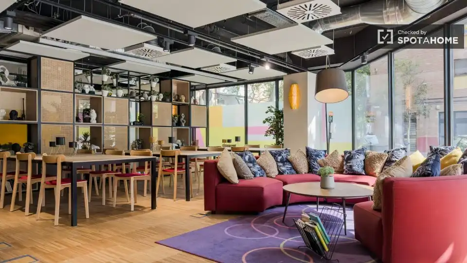 Sala de estar de Casa o chalet para compartir en Barcelona con Aire acondicionado, Terraza y Amueblado