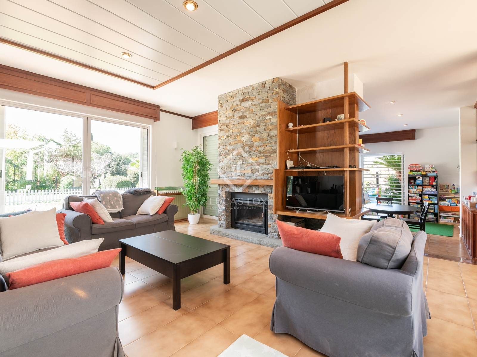 Sala d'estar de Casa o xalet en venda en Cerdanyola del Vallès amb Aire condicionat, Calefacció i Jardí privat