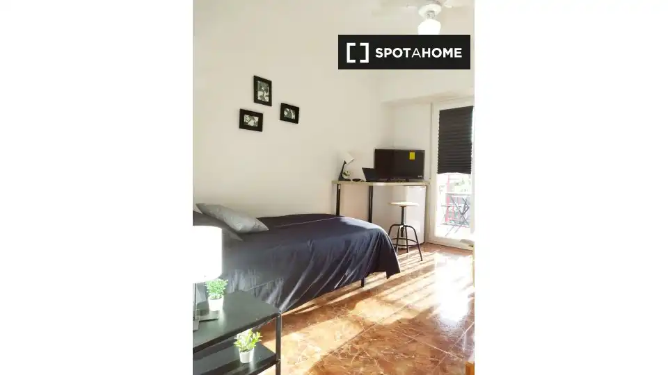 Habitación de Piso para compartir en Zaragoza con Aire acondicionado, Calefacción y Amueblado