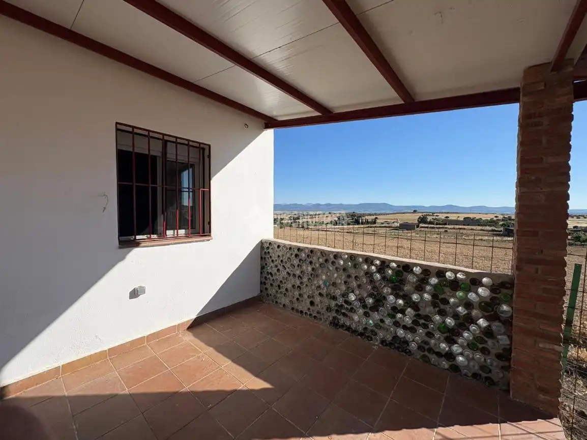 Casa con jardín en venta en Valdeverdeja, imagen 4