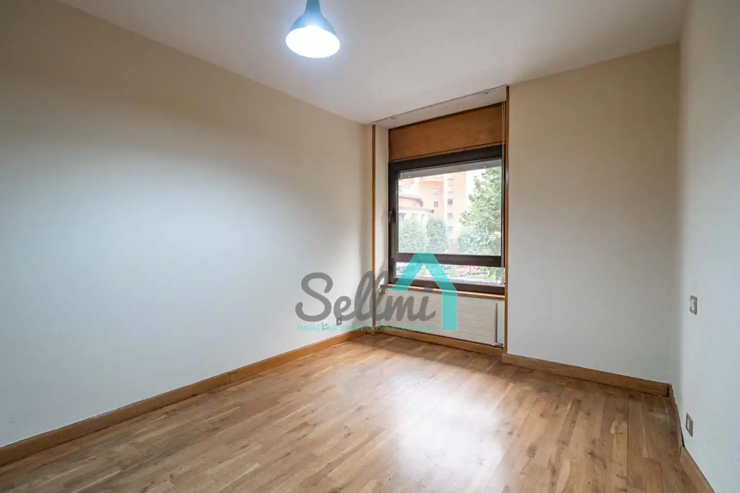 Habitación de Piso en venta en Oviedo  con Calefacción, Parquet y Terraza