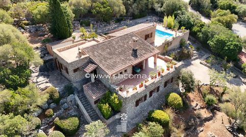 Finca con piscina con vistas despejadas en zona exclusiva