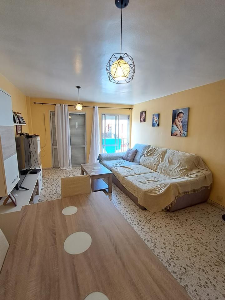 Living room of Flat for sale in Vélez-Málaga  with Terrace and Furnished