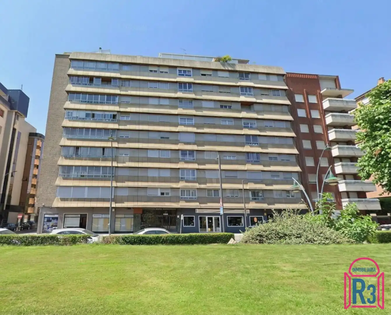 Vista exterior de Pis en venda en León Capital  amb Calefacció i Terrassa