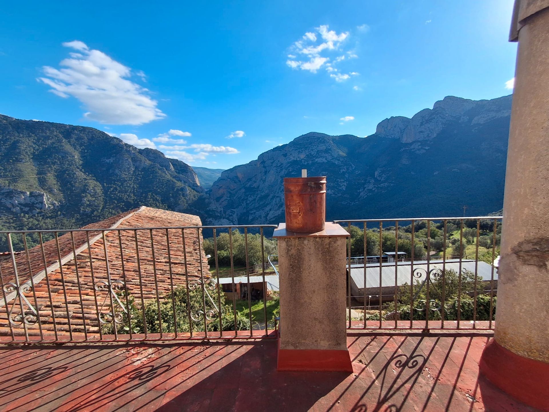 Exterior view of House or chalet for sale in Baix Pallars  with Terrace and Furnished