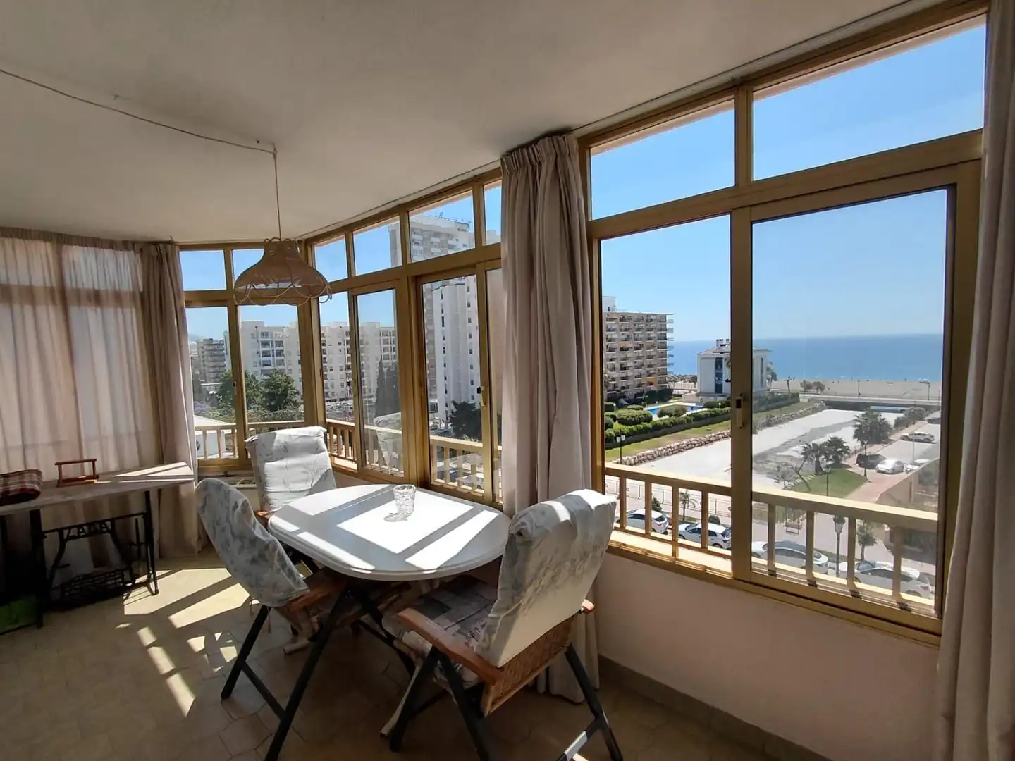 Vista exterior de Piso en venta en Fuengirola con Terraza, Alarma y Piscina comunitaria