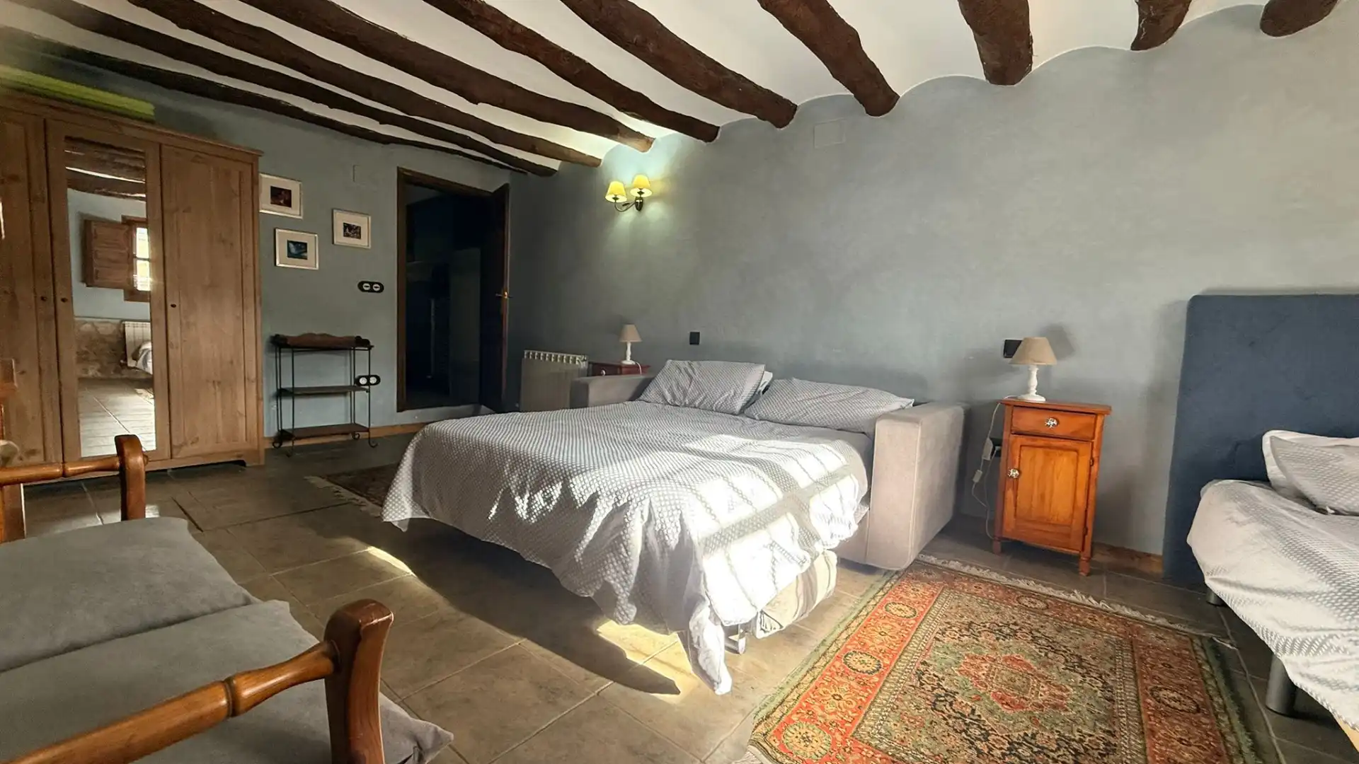 Habitación de Casa adosada en venta en Castellote con Calefacción, Terraza y Trastero
