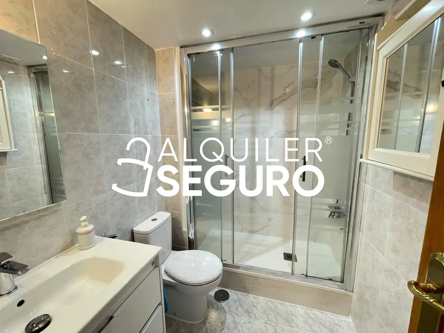 Bany de Pis de lloguer en Madrid amb Aire condicionat, Calefacció i Terrassa
