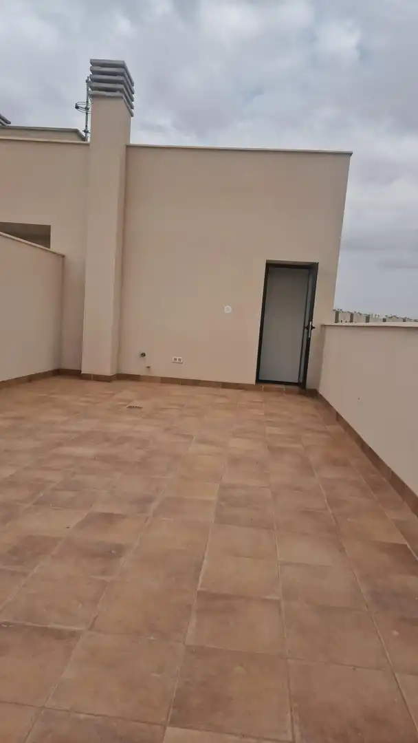 Terrassa de Àtic de lloguer en Almería amb Aire condicionat, Calefacció i Jardí privat