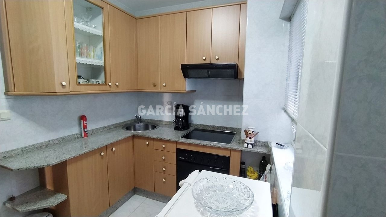 Cuina de Apartament en venda en A Pobra do Caramiñal amb Traster i Moblat