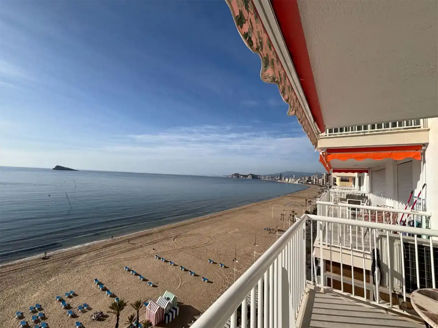 Dormitori de Pis de lloguer en Benidorm amb Aire condicionat i Balcó