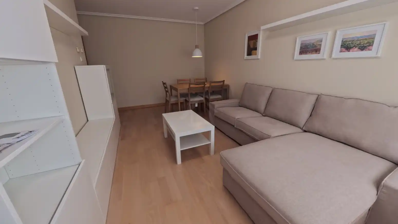 Sala d'estar de Pis de lloguer en  Logroño amb Aire condicionat, Calefacció i Jardí privat