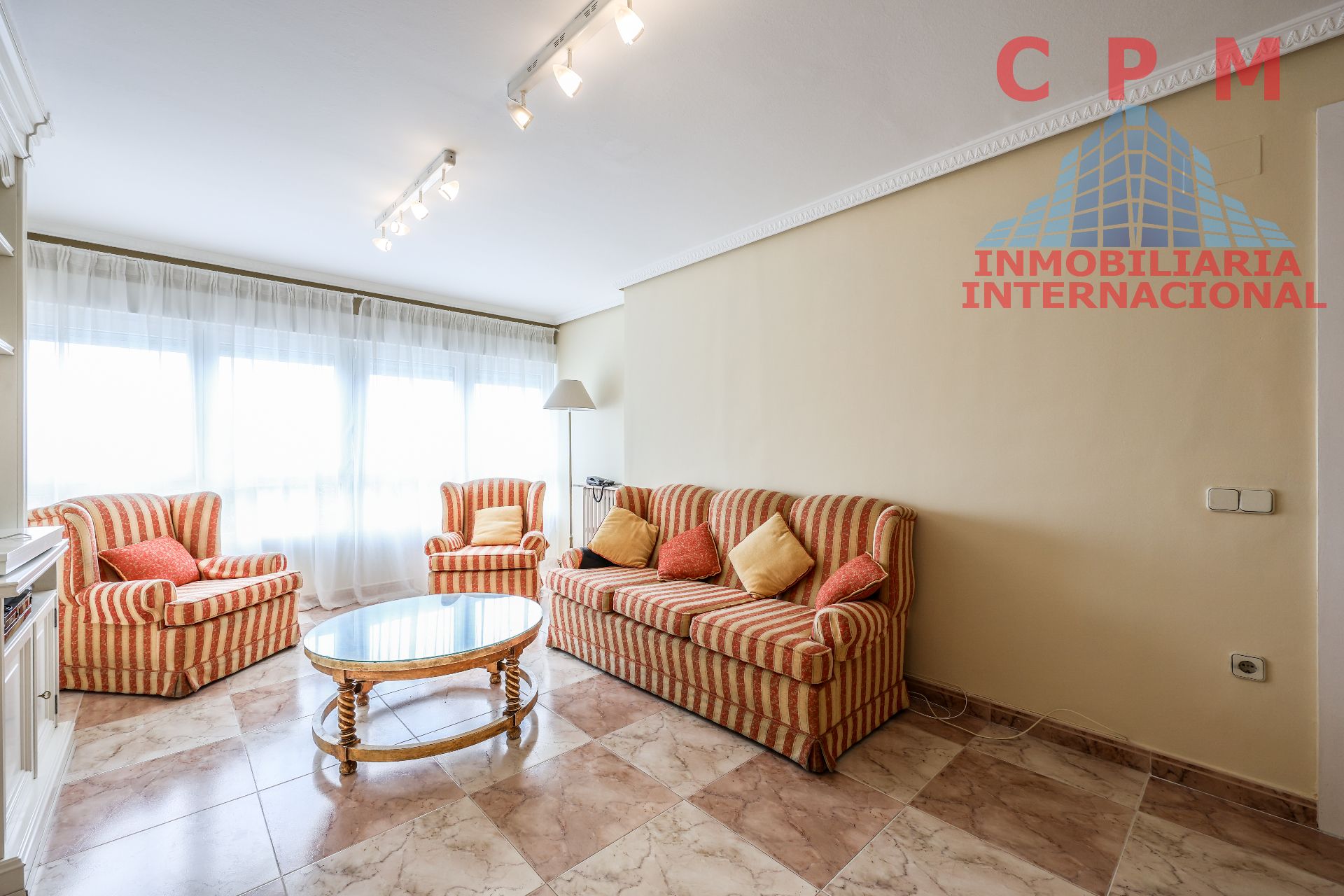 Living room of Flat for rent in  Madrid Capital  with Air Conditioner, Heating and Parquet flooring