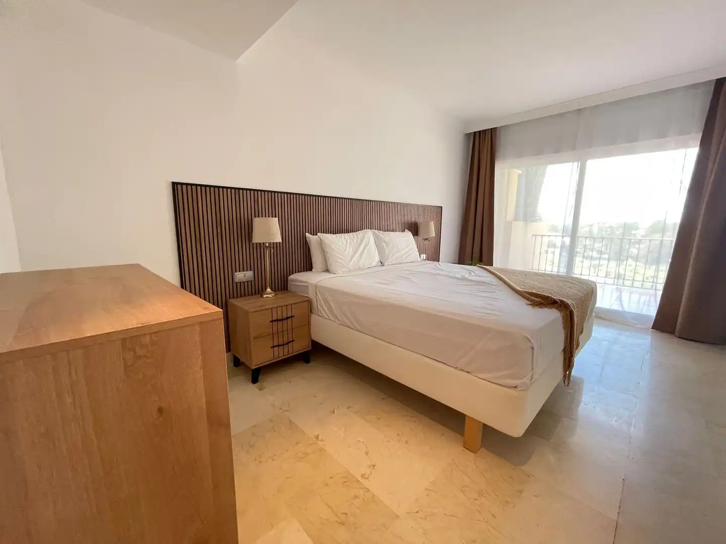 Habitación de Apartamento en venta en Benahavís con Terraza, Amueblado y Piscina comunitaria