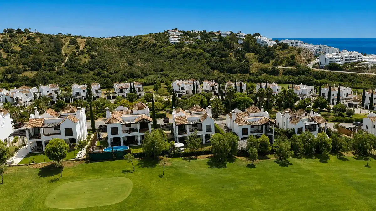 Vista exterior de Casa o chalet en venta en Estepona con Aire acondicionado, Jardín privado y Terraza