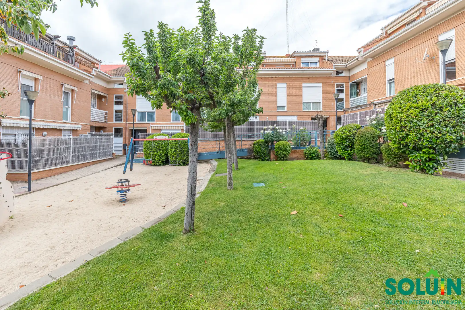 Vista exterior de Piso en venta en San Martín de la Vega con Calefacción, Parquet y Trastero