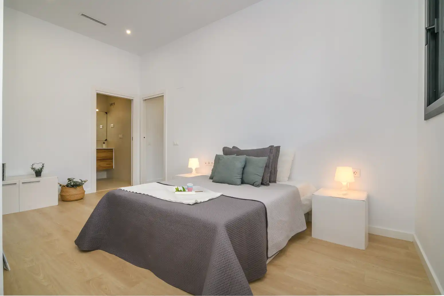 Dormitori de Pis en venda en Cornellà de Llobregat amb Calefacció, Parquet i Terrassa