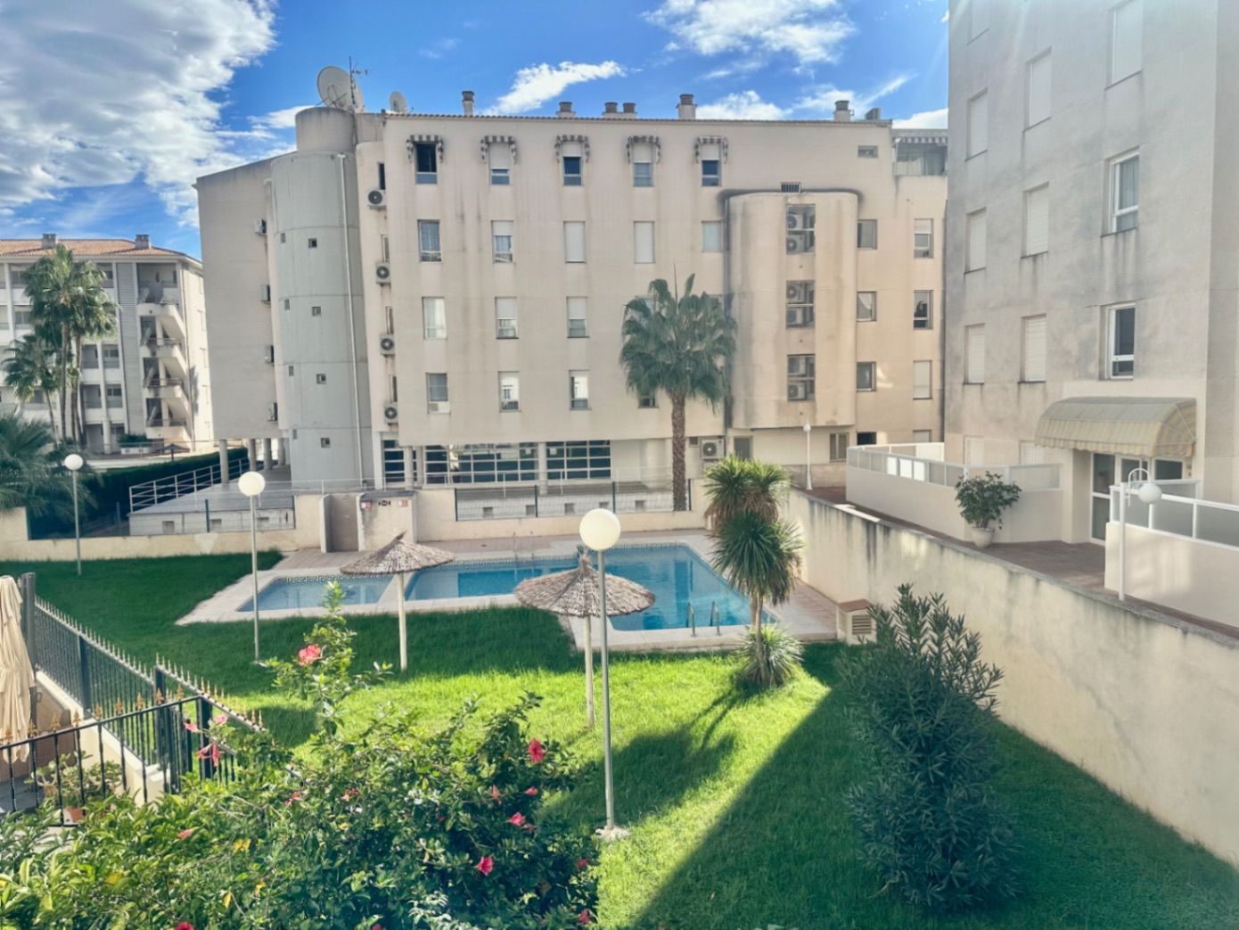 Piscina de Apartamento en venta en L'Alfàs del Pi con Aire acondicionado, Calefacción y Jardín privado