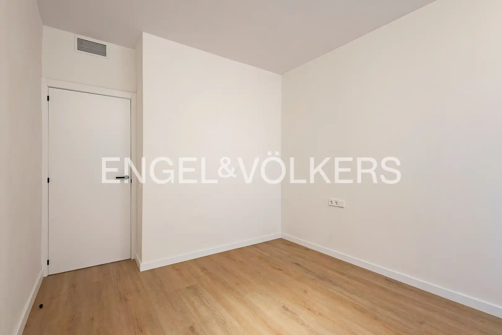 Habitación de Piso en venta en Barcelona con Aire acondicionado, Calefacción y Balcón