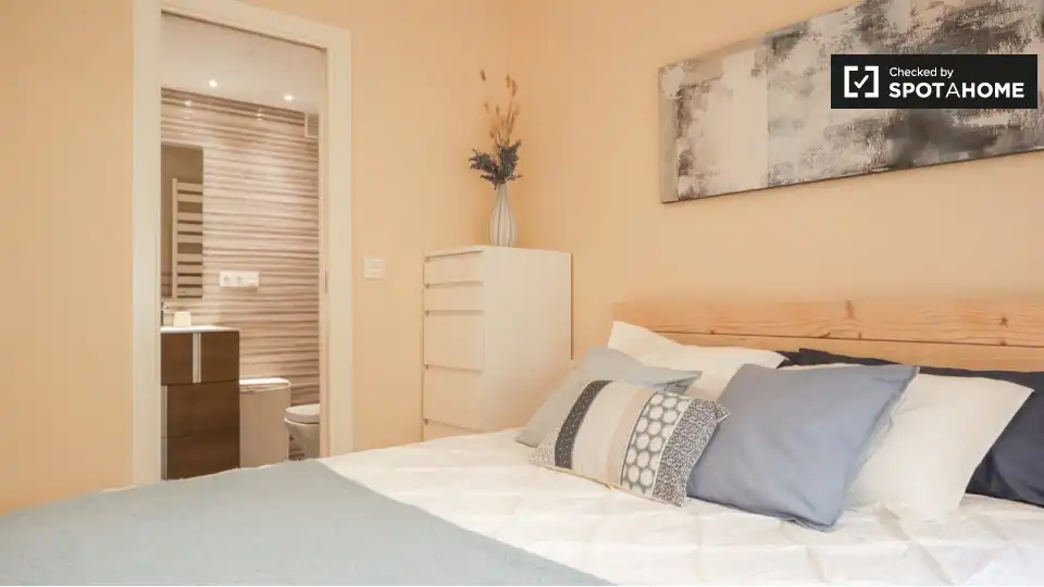 Schlafzimmer von Wohnung zur Miete in Madrid mit Klimaanlage, Heizung und Möbliert