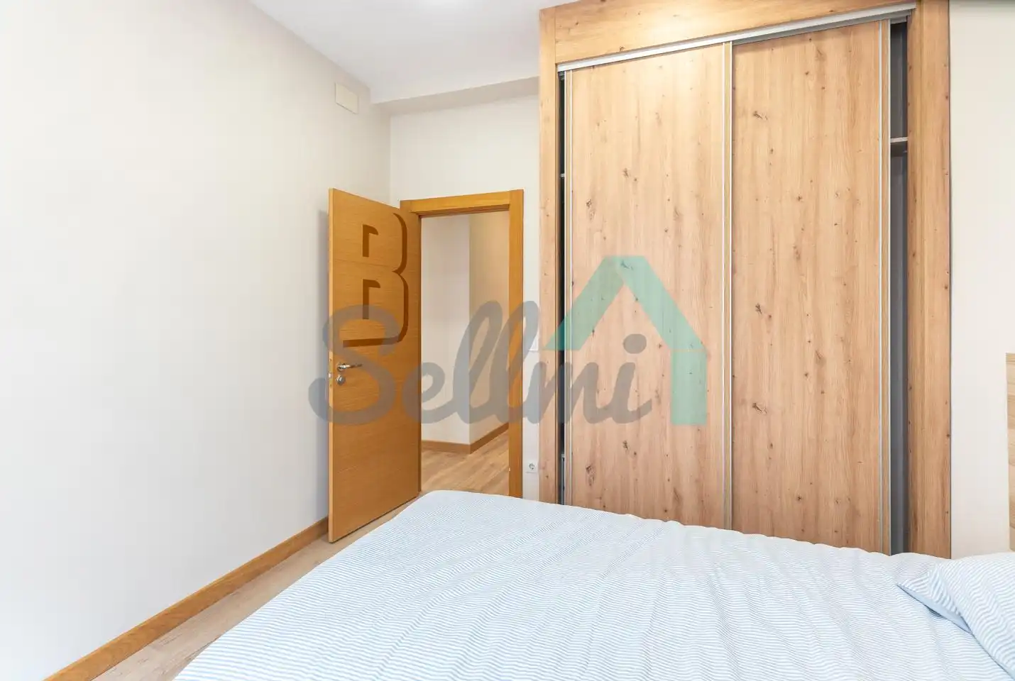 Habitación de Piso de alquiler en Oviedo  con Calefacción, Terraza y Amueblado