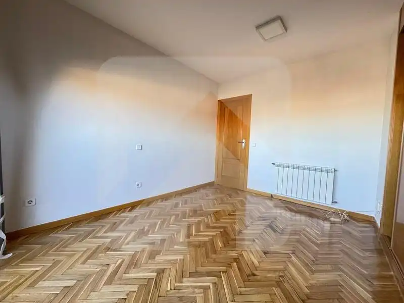 Habitación de Ático en venta en Valdemoro con Aire acondicionado, Calefacción y Jardín privado