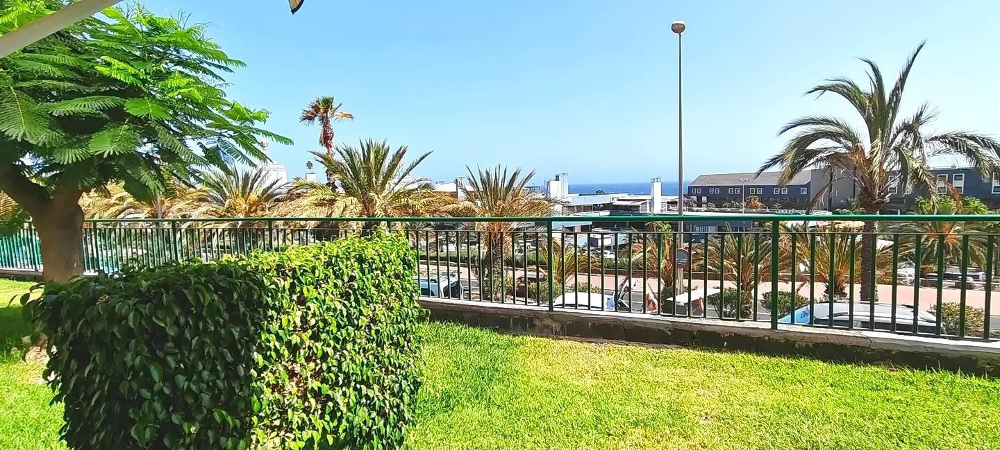 Vista exterior de Pis en venda en San Bartolomé de Tirajana amb Aire condicionat, Jardí privat i Terrassa