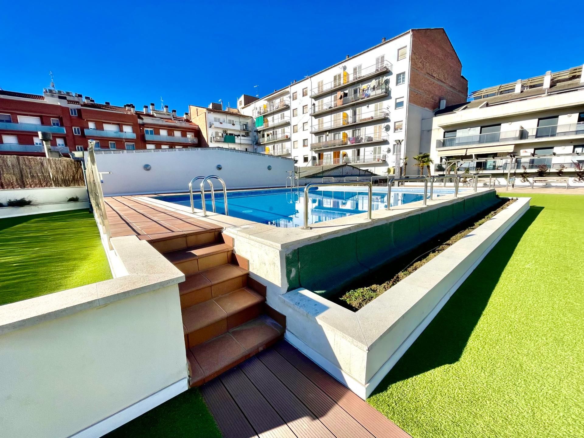 Piscina de Pis en venda en Manresa amb Piscina comunitària