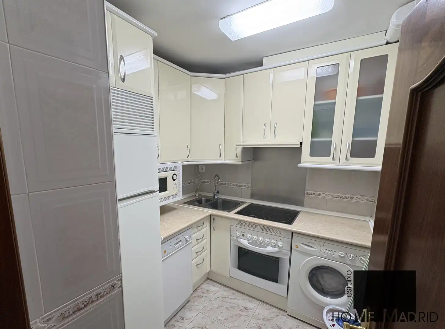 Wohnung zur Miete in Calle de La Bañeza, Pilar