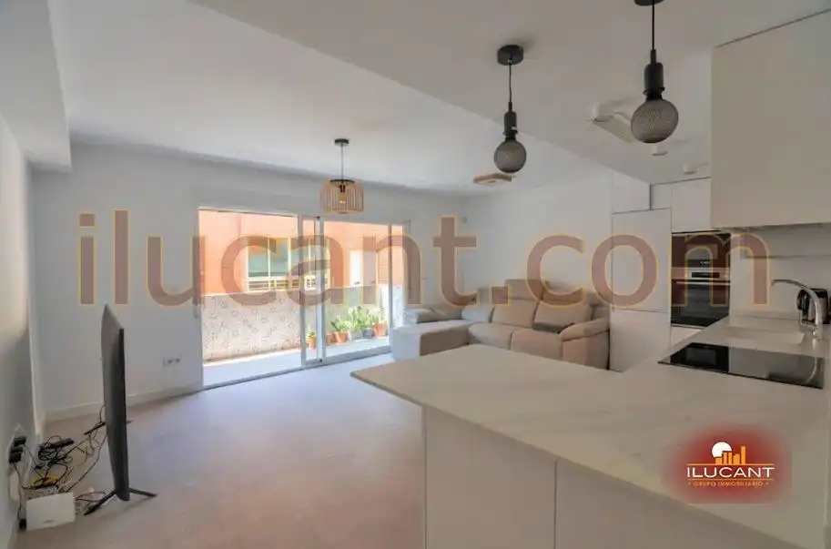 Sala de estar de Piso en venta en Alicante / Alacant con Aire acondicionado y Balcón
