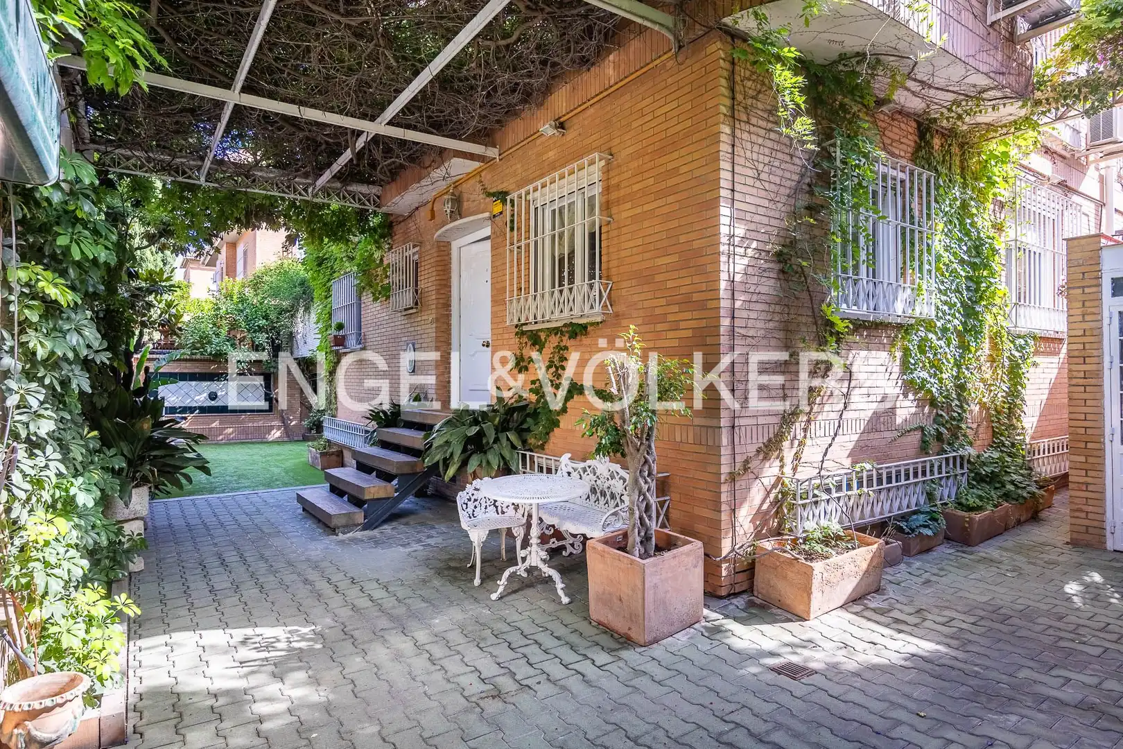 Terrace of Houses for sale in Sevilla  with Air Conditioner, Heating and Private garden