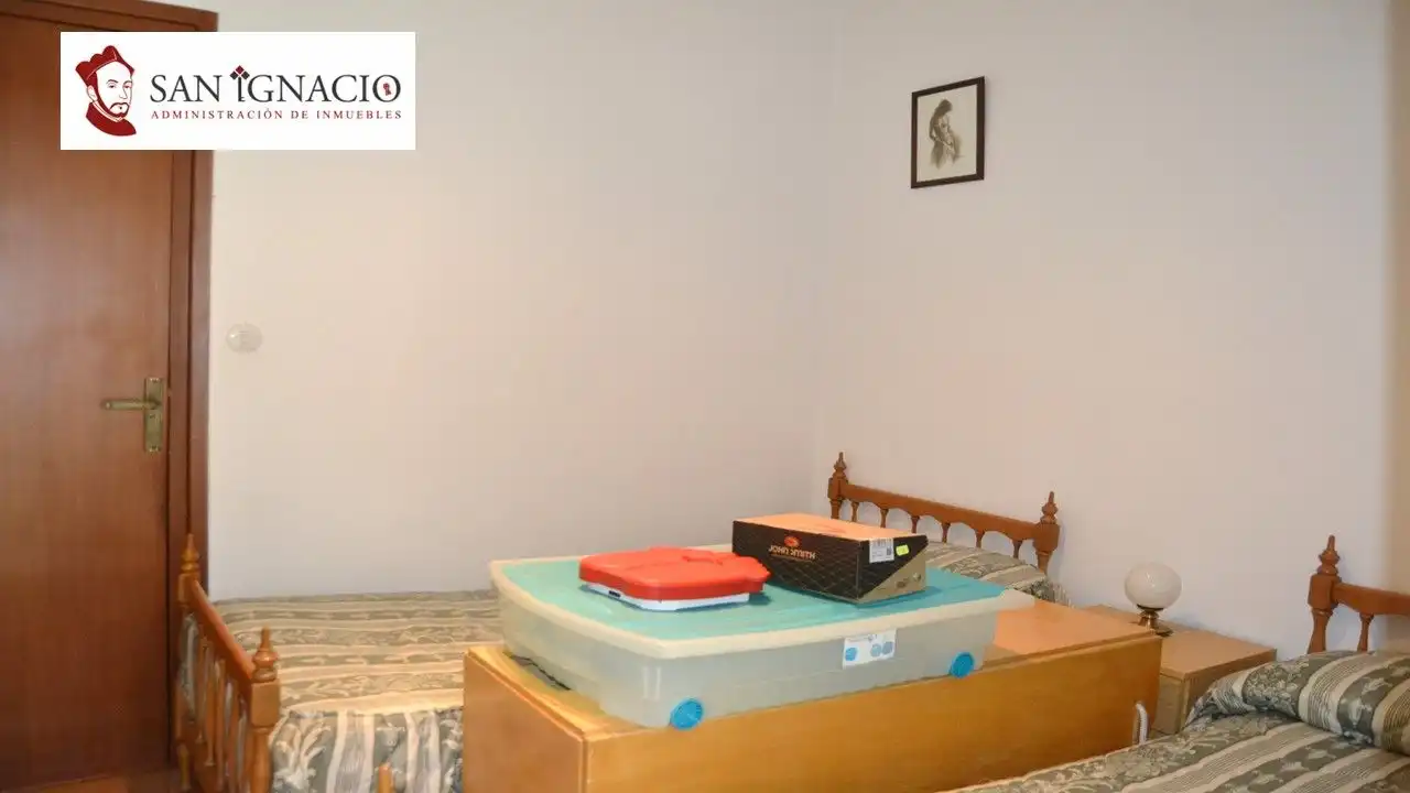 Dormitori de Pis en venda en Villarcayo de Merindad de Castilla la Vieja amb Terrassa i Moblat