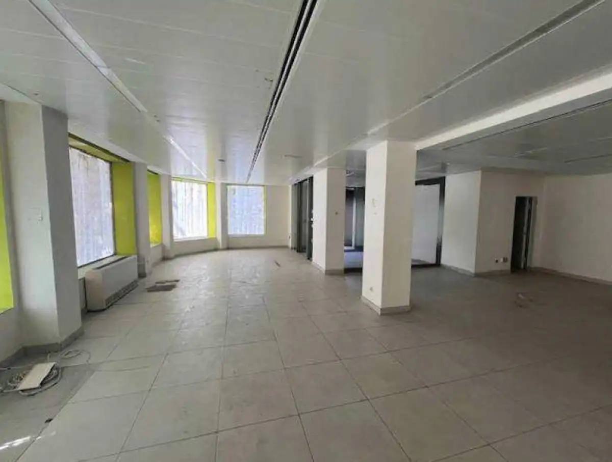 Local comercial de lloguer a Plaza de Cristóbal Colón 7, imagen 3