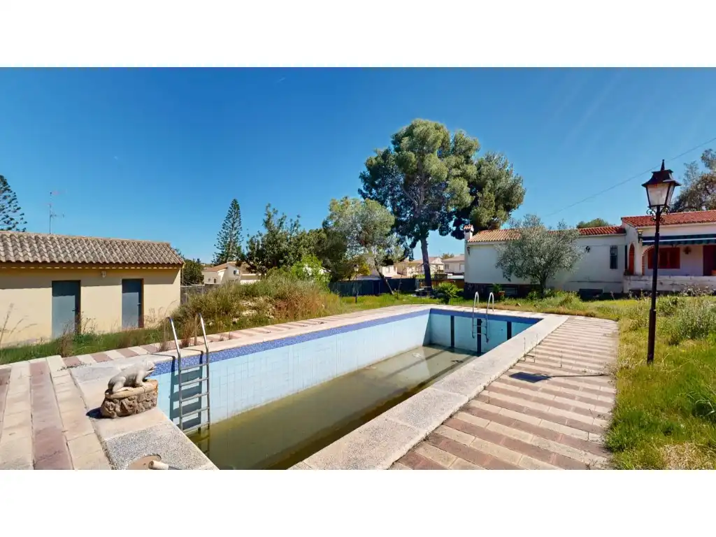 Swimming pool of Houses for sale in La Pobla de Vallbona
