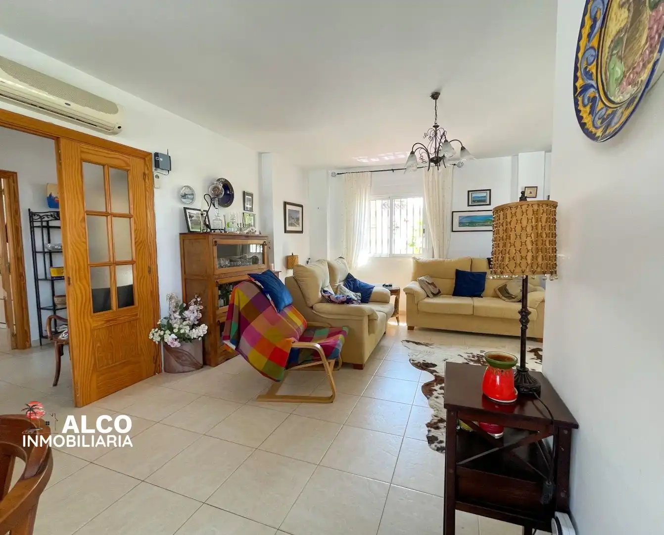 Sala d'estar de Casa o xalet en venda en Torrox amb Aire condicionat, Terrassa i Piscina