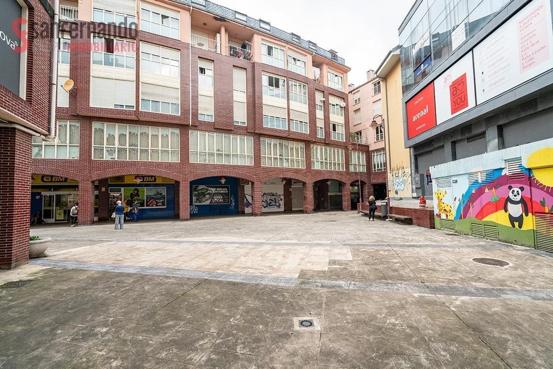 Vista exterior de Ático en venta en Torrelavega  con Calefacción
