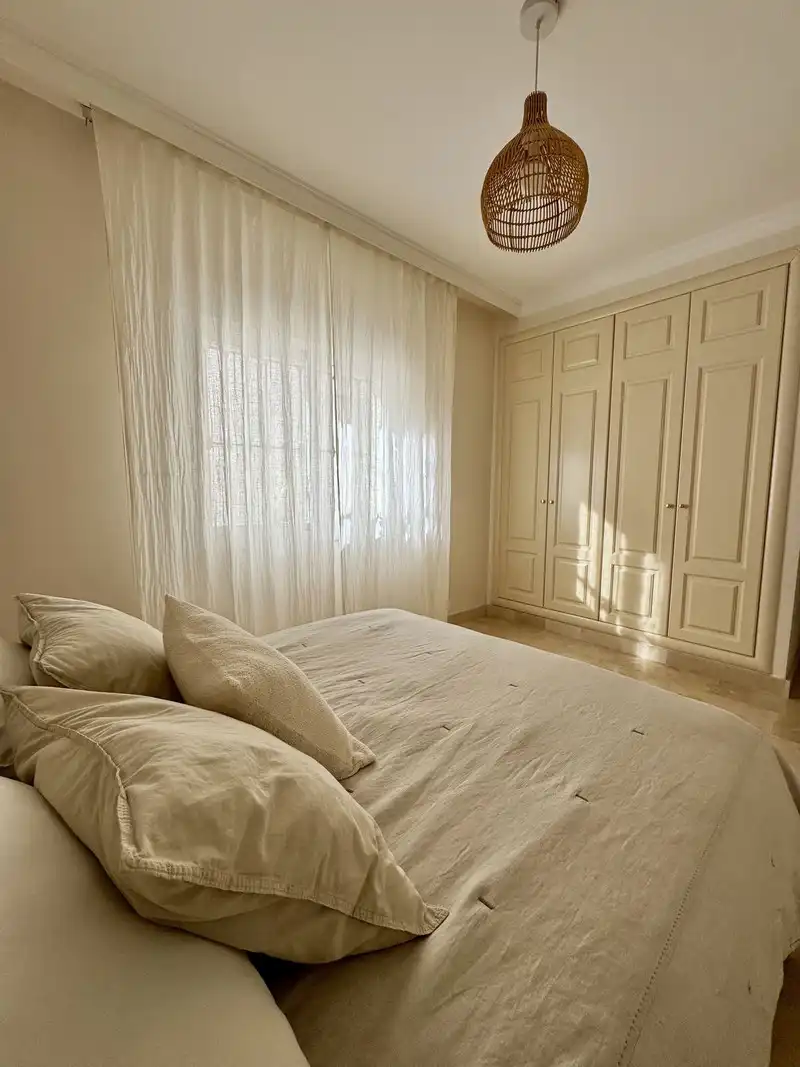 Dormitori de Apartament de lloguer en Marbella amb Traster, Piscina i Moblat
