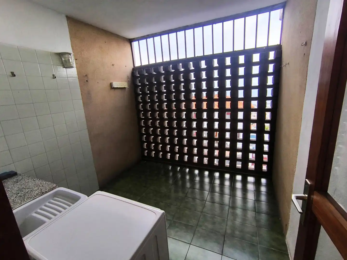 Baño de Piso en venta en Santa Cruz de Tenerife con Horno, Lavadora y Balcón