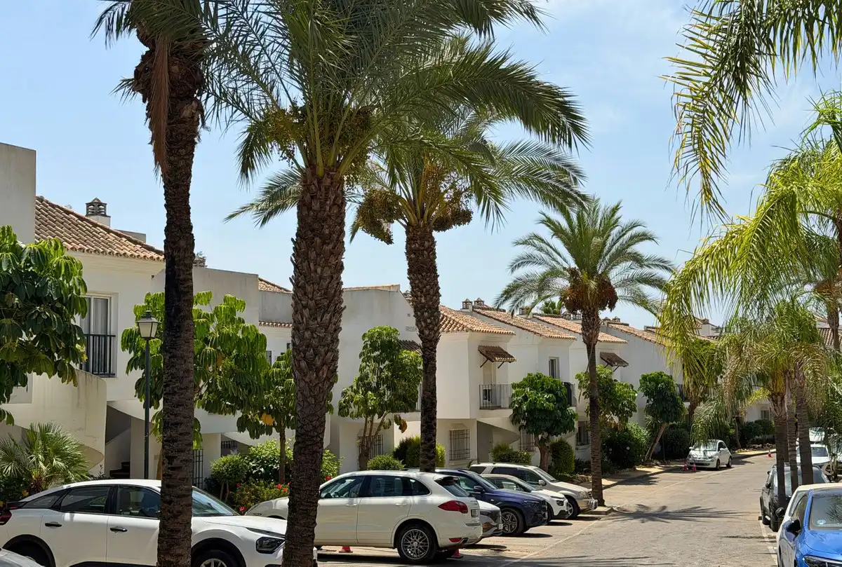 Vista exterior de Àtic en venda en Marbella amb Terrassa