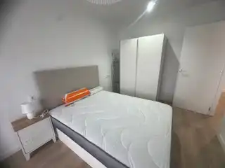 Dormitori de Apartament de lloguer en León Capital  amb Calefacció, Parquet i Terrassa
