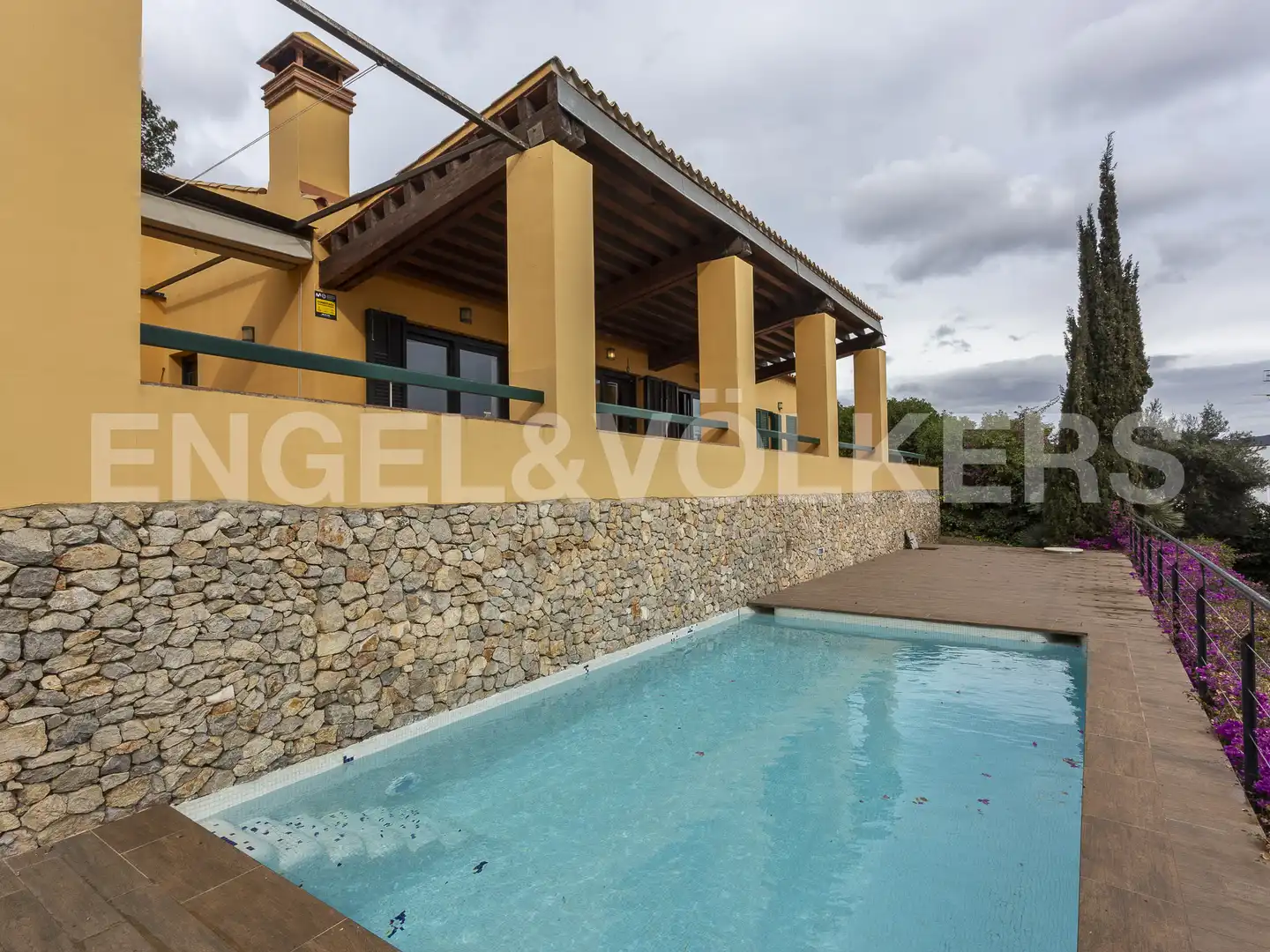Vista exterior de Casa o chalet de alquiler en Sitges con Calefacción, Jardín privado y Terraza