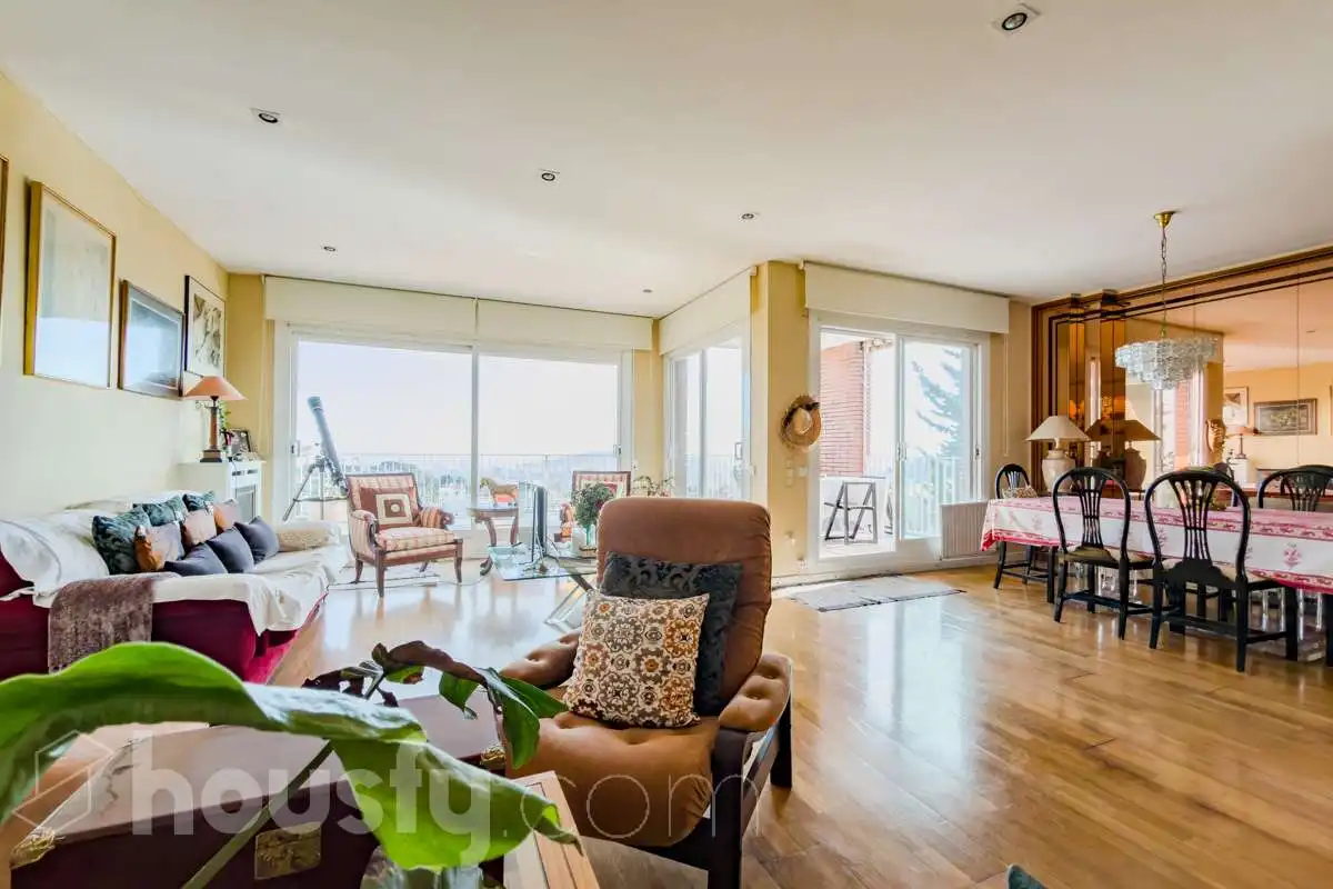 Sala d'estar de Casa o xalet en venda en Barcelona amb Aire condicionat, Calefacció i Jardí privat