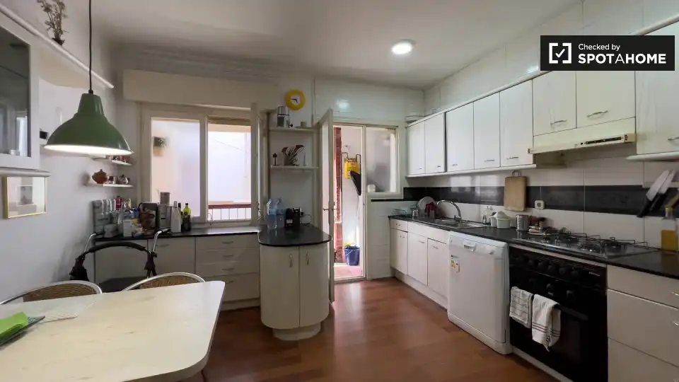 Piso con terraza en alquiler en Ciutat Vella, imagen 8