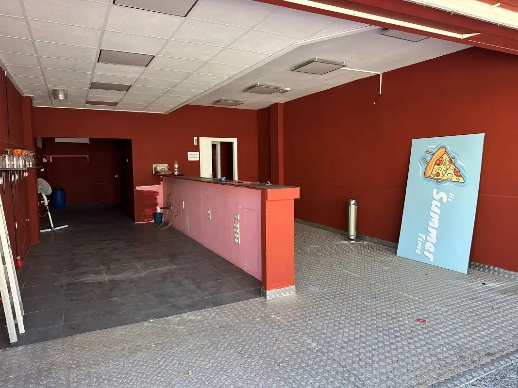 Local de alquiler en Gandia con Terraza y Alarma