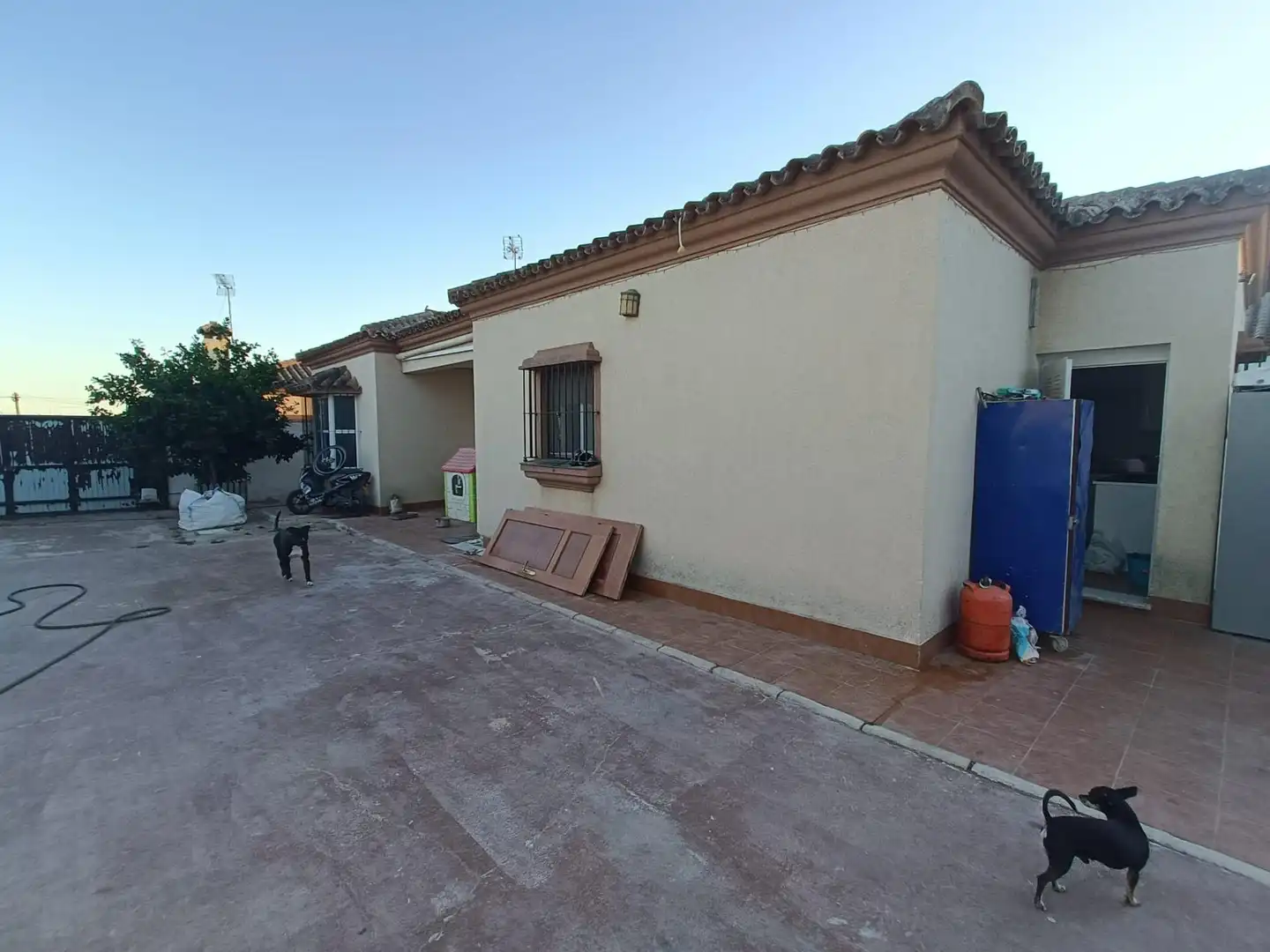Vista exterior de Casa o xalet en venda en La Banda - Campo de Fútbol