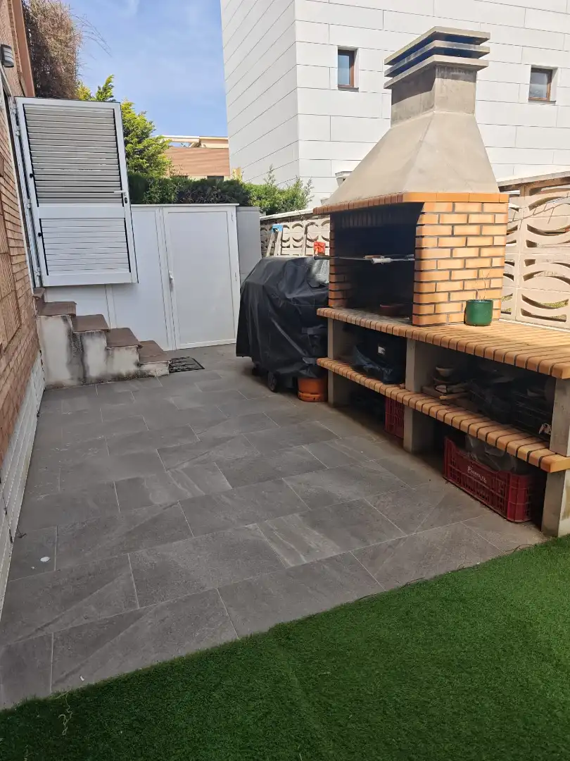 Terrasse von Einfamilien-Reihenhaus zum Verkauf in Cubelles mit Klimaanlage, Heizung und Privatgarten