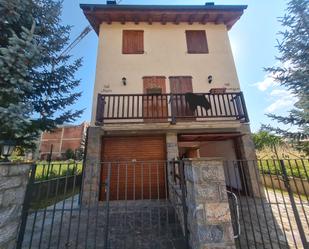 Vista exterior de Casa adosada en venda en Sant Julià de Cerdanyola amb Balcó