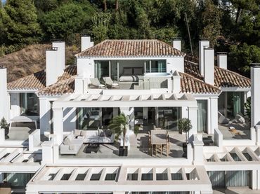 Penthouse with pool for sale in Nueva Andalucía