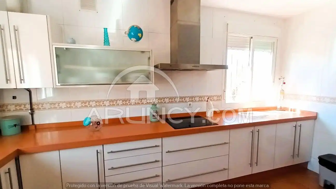 Cuina de Casa o xalet en venda en Alcalá de Guadaira amb Aire condicionat, Jardí privat i Terrassa