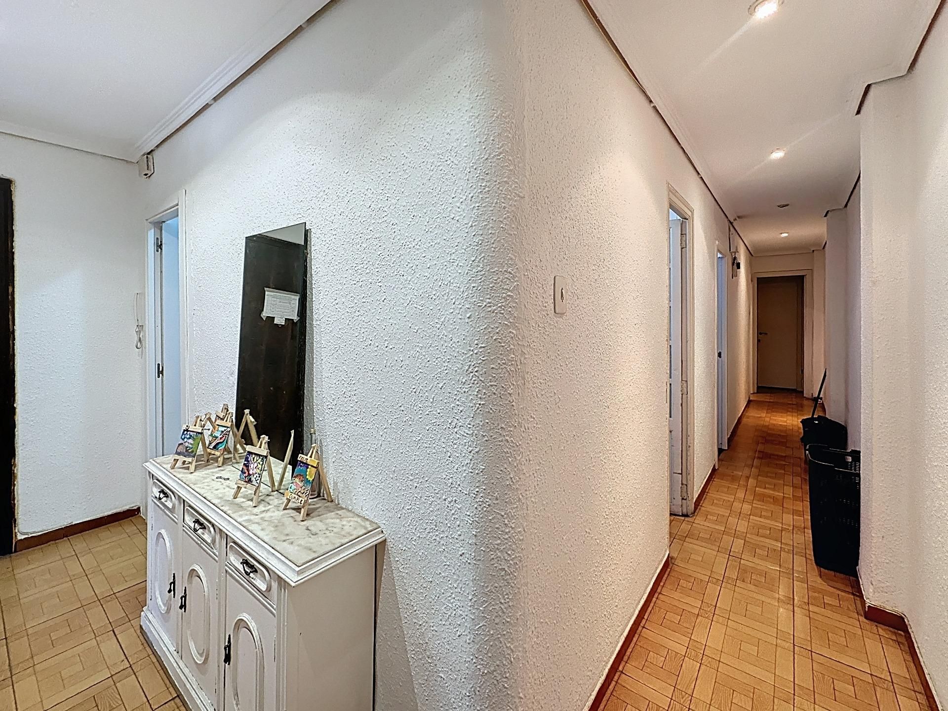 Piso en venta en  Valencia Capital con Balcón